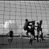 Voetbalwedstrijd SK Beveren - FC Izegem: keeper Misplon in actie, Izegem 1957