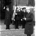 Brandweerman zweert eed voor stadhuis, Izegem, 1959