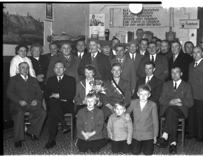 Kampioenviering café "De Vlasnijverheid", Izegem, 1959