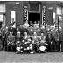 Kampioenviering café 'Het Nieuw Stadium': groepsfoto, Izegem 1957