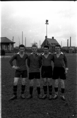 Voetbalploeg FC Izegem junioren: groepsfoto's, Izegem 1957