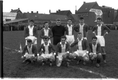 OL Ledegem: groepsfoto voetbalspelers, 1957