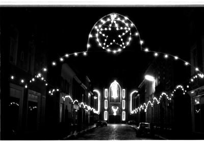 Kerstverlichting Sint-Tillostraat, Izegem, 1959