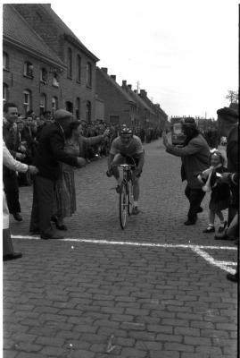 Wielerwedstrijd: Smits wint, Keiem, 18 mei 1958