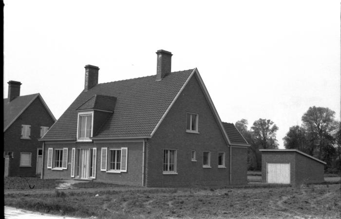 Huis Rebry, voor- en achterzijde, Izegem, 1958