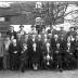 Huldiging in café ' 't Zwoantje': groepsfoto, izegem 1957