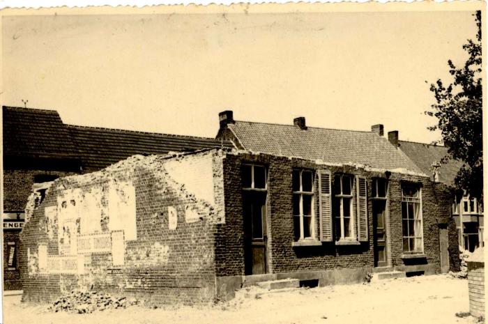Afbraak herberg "huis van koophandel", Gits, 1948
