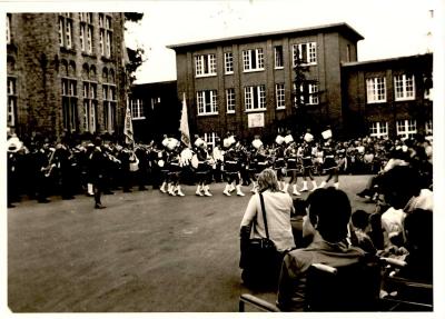 Muziekkorps met majoretten, Gits, 1970