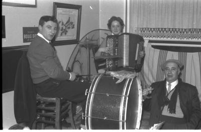 Kampioenviering café 'De Nieuwe Herder': orkest tijdens kampioenenbal, Izegem 1957