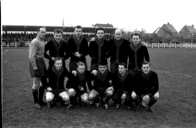 Voetbalclub FC Izegem: groepsfoto, Izegem 1957
