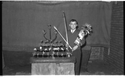 Kampioenviering boogschutters café 'Stad Kortrijk': Albert kampioen, Izegem 1957
