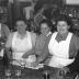 Kampioenviering kaartclub café 'Vlasnijverheid':achter en voor de toog, Izegem 1957 