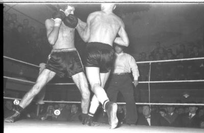 Fases uit een bokswedstrijd, Izegem 1958