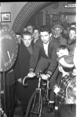 Fietsen op rollen: Pol Rosseel op de rollen, Izegem 1958