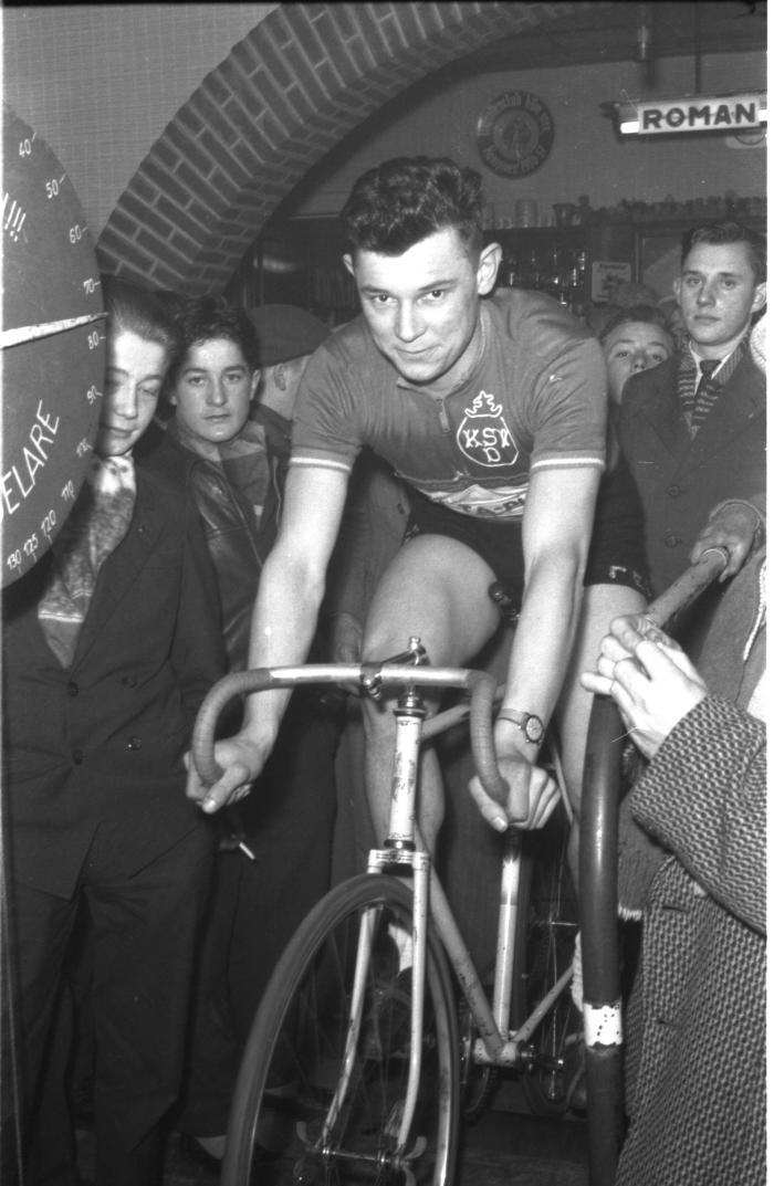 Fietsen op rollen: Julien Ghekiere op de rollen, Izegem 1958