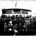 Huldiging café 'Nordhausen': groepsfoto, Izegem 1958