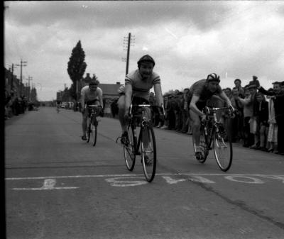 Renner M. Vanmoerkerke wint spurt te Moorslede, Moorslede, 1958