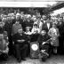 Jubileum echtpaar Oscar De  Molenaar: groepsfoto met familie, Ingelmunster 1958 
