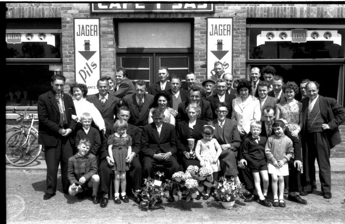Kampioenviering café "Het Sas", Izegem, 1958