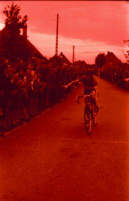 De Keyser Germain wint wielerwedstrijd, Izegem, 1 juni 1958