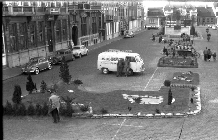 Bloementapijt op Korenmarkt, Izegem 1958