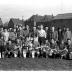 Voetbalclub Dentergem is kampioen: groepsfoto van spelers en bestuur, 1958