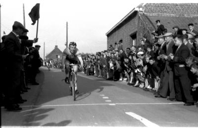 Wielerwedstrijd te Gits: Boussouw wint, Gits, 4 april 1958