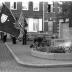 Inhuldiging nieuwe vlag 'Biljartklub Langzaam Maar Zeker, ACW, Izegem 1958': aan monument, Izegem 1958