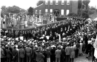Begrafenis pastoor Lionel De Boodt, Emelgem, 1958